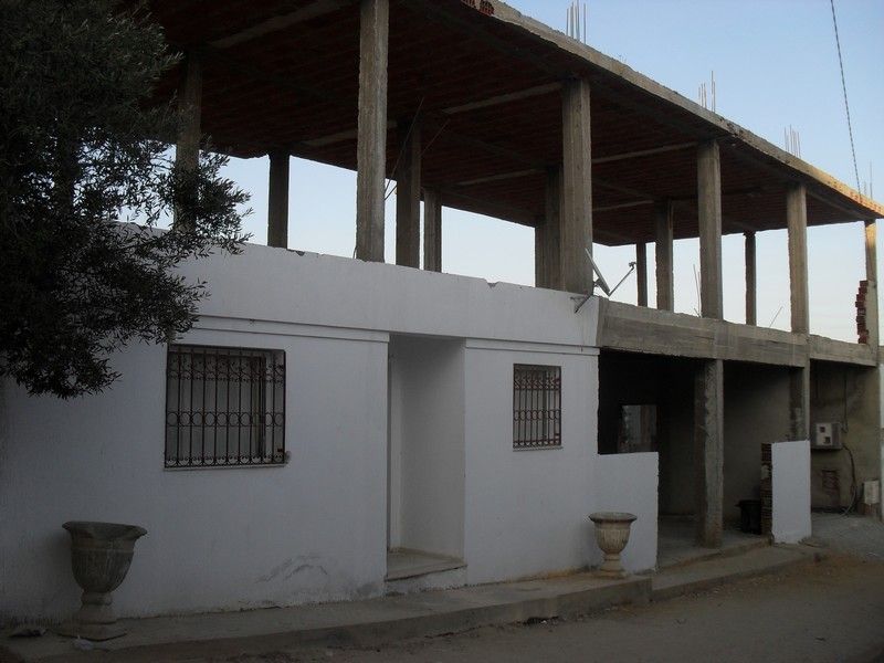 Terrain + un petit studio