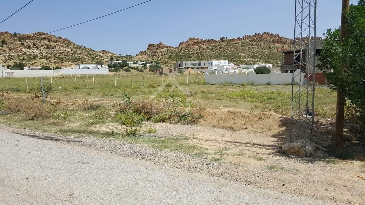 A vende un superbe terrain de 1000 m² à 185 md