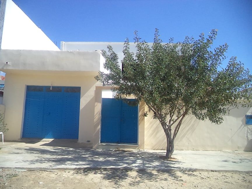 Av deux maisons avec garage situé à sidi jdidi hammamet sud