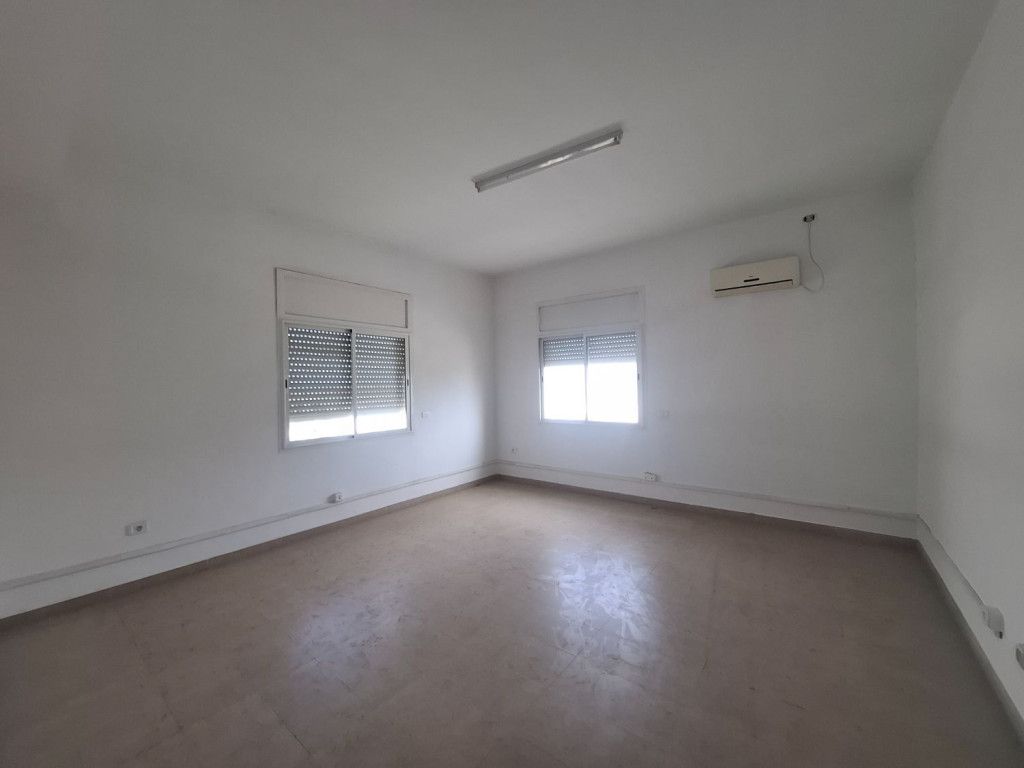 Bureau h+4 au 2ème étage à la zone industrielle mghira emplaceme