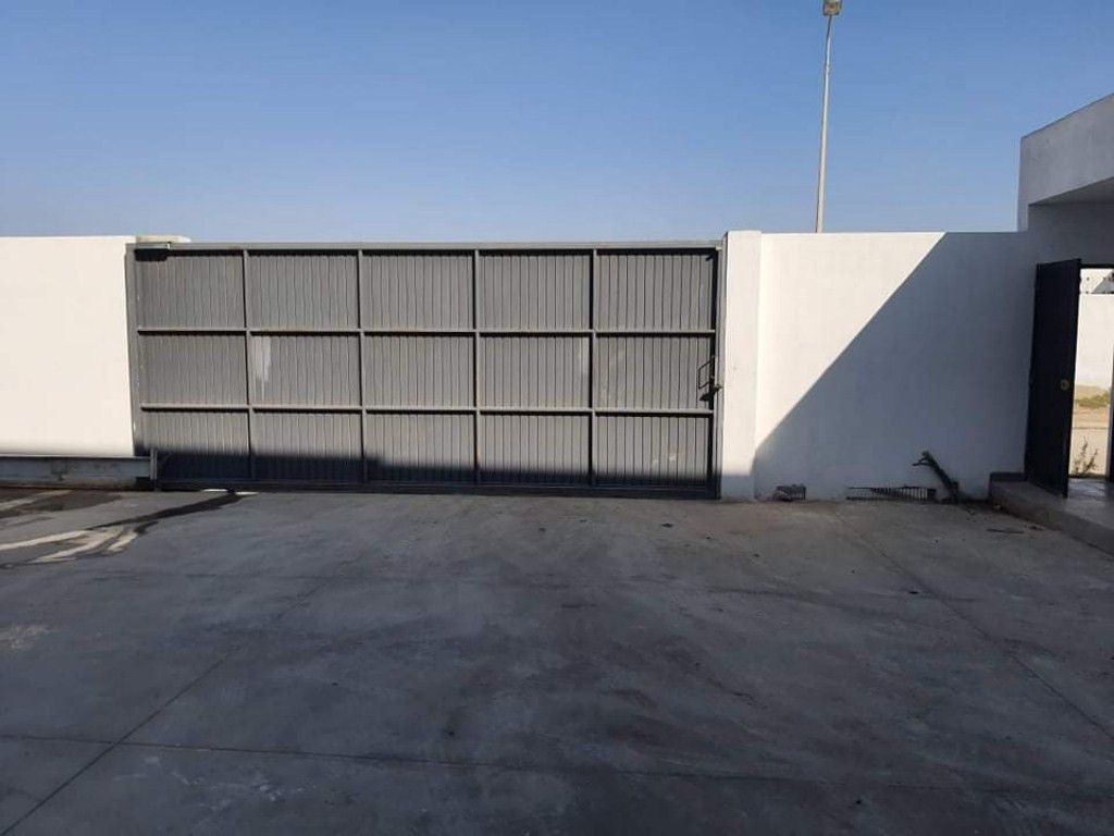 À louer : local industriel 500 m² avec open space administratif e