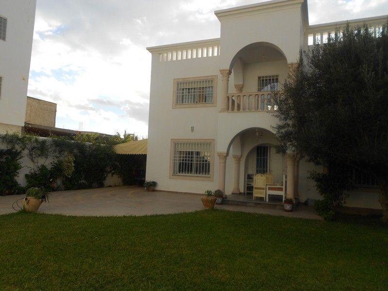 Av une villa lux style americain haut standing à hammamet