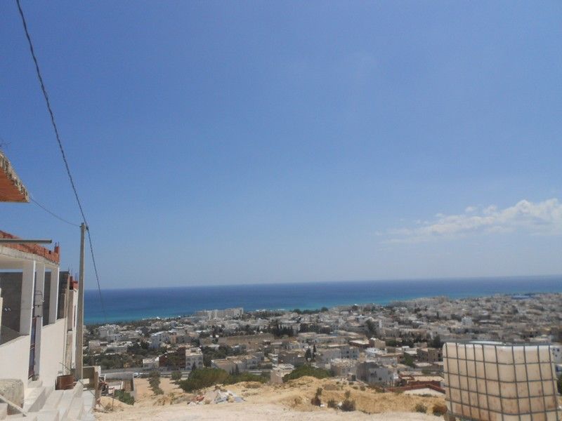 Av un rc et un étage inachevé dans les hauteurs de hammamet