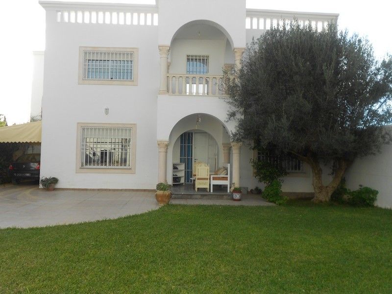 Villa sur deux niveaux de haut standing