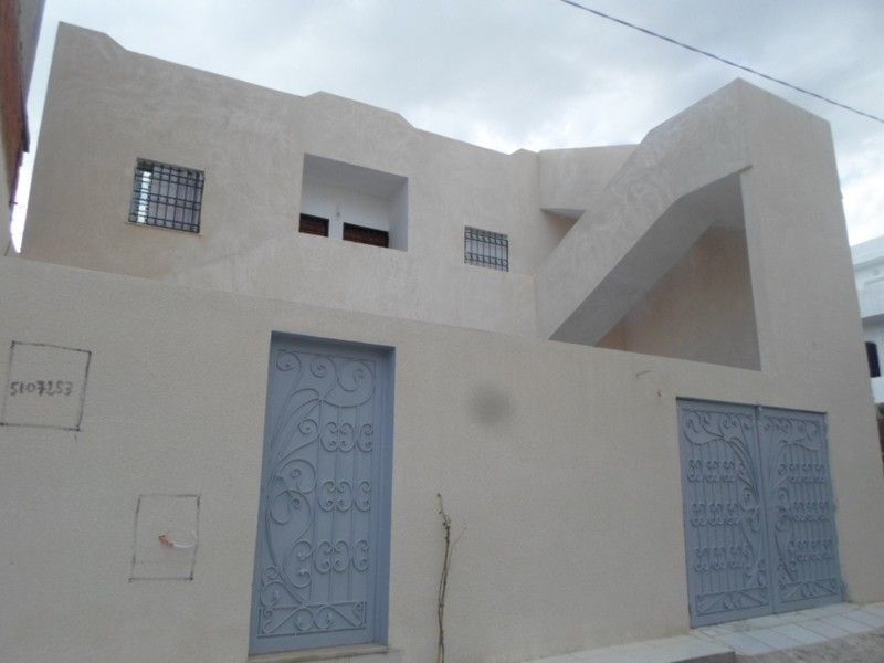 Maison rc avec deux appartement kg