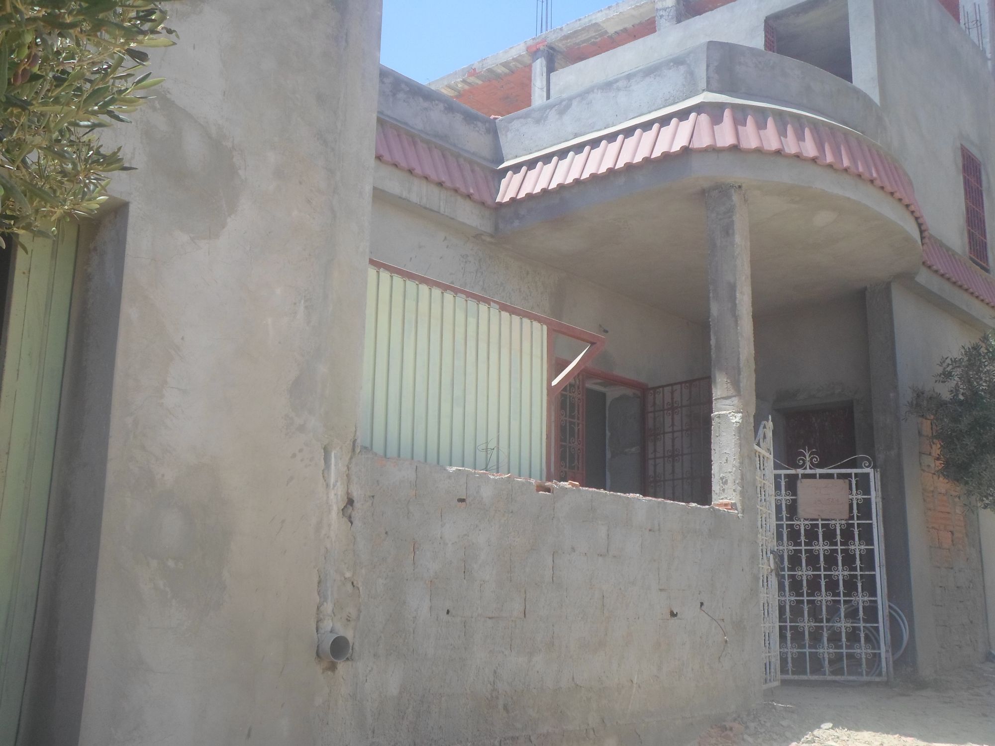 Villa inachevée deux niveaux à hammamet nord w