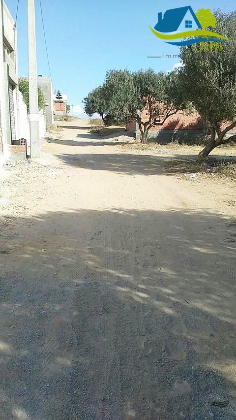 أرض مساحتها 132 متر