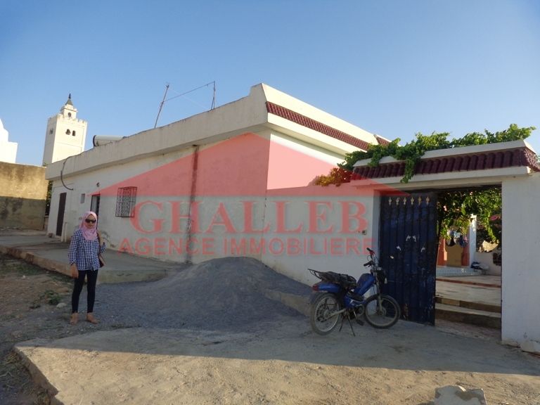 A vendre une maison spacieuse avec garage à sidi jdidi
