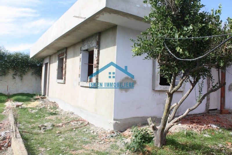 Coquette villa inachevee