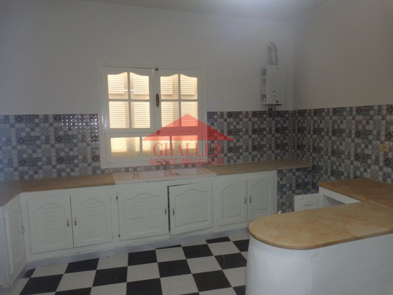 A hammamet met en vente une belle maison seif