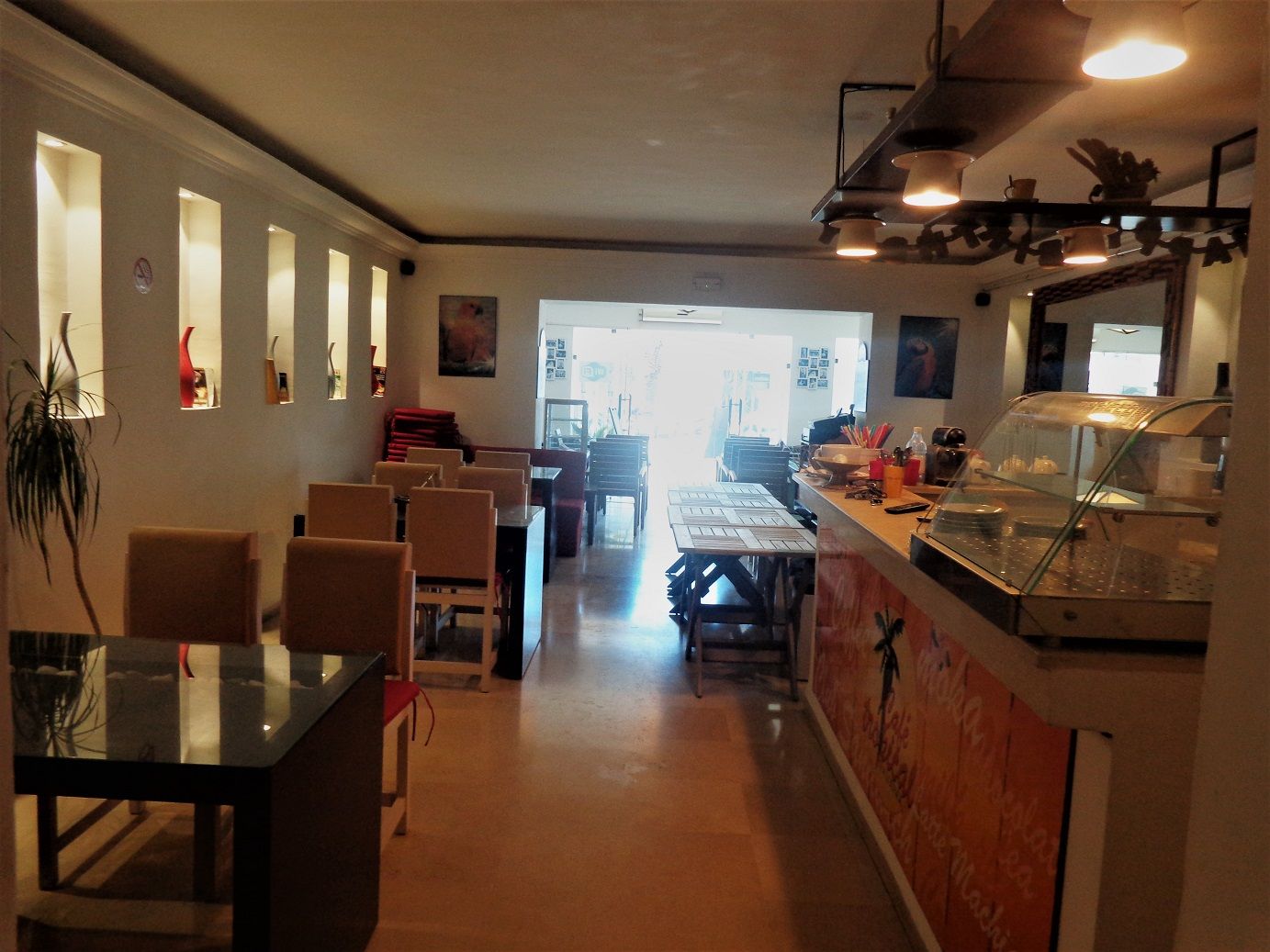 Av un fond de commerce a une salon de the et pizzeria 83