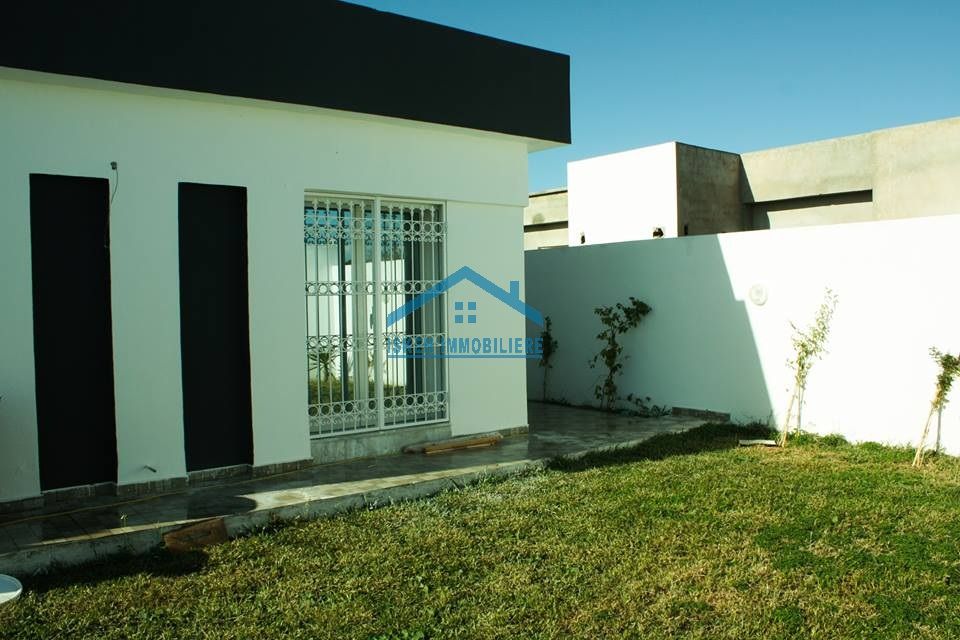 Av villa de 500 pas loin de l hotel ribat