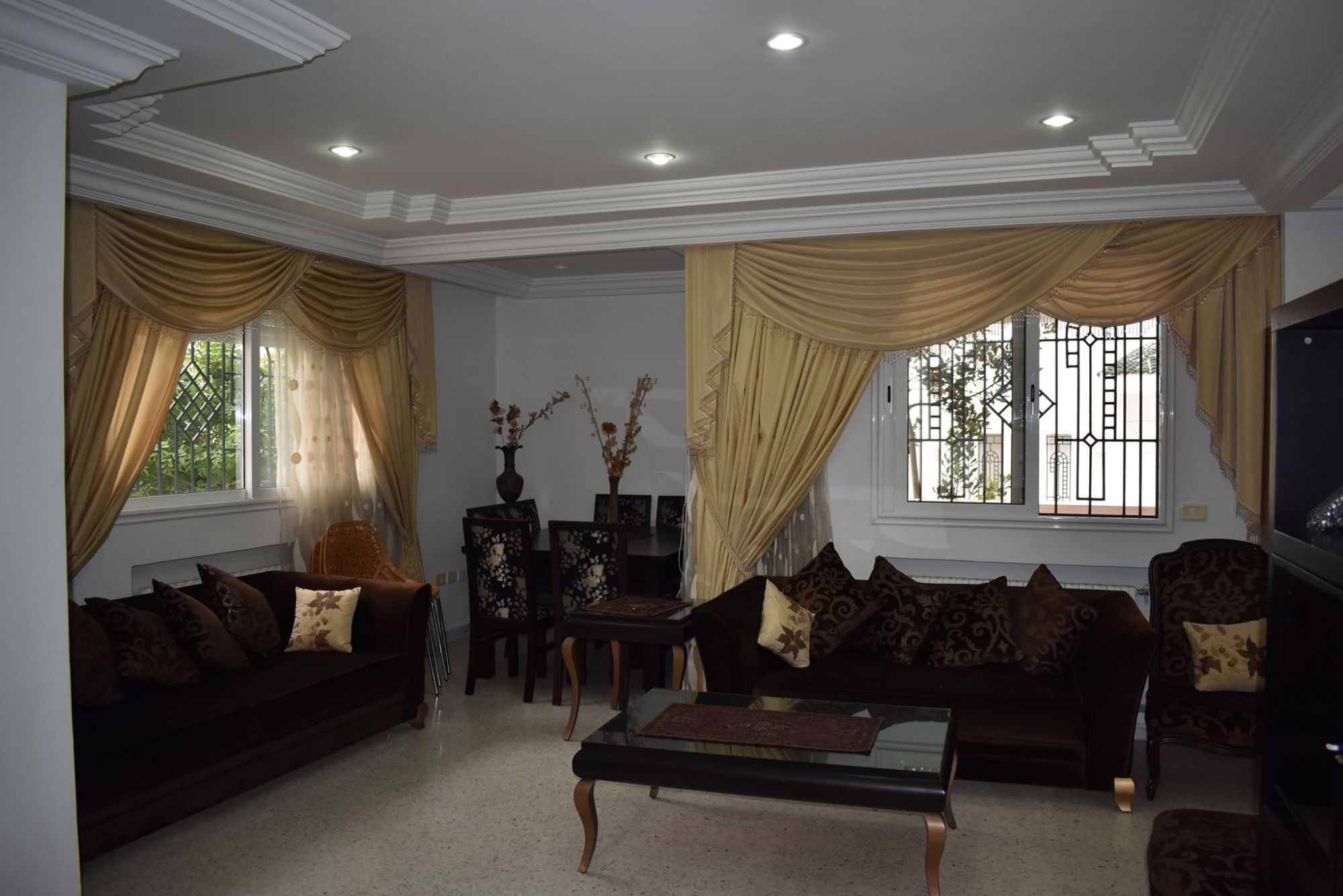 Villa 3 niveaux dans la zone touristique hammamet