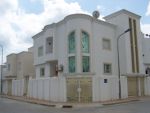 AV à la SOUKRA tunis villa de lux de 3 niv. indépendant belle emplacement tous neuf+