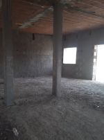 Une maison inachevée de terrain 300m²