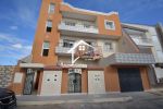 Petite immeuble de trois appartements avec garage à vendre