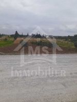 A vendre sur la route de birbourgba un terrain de 2200 m²