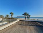 Villa fleuriste frond mer et haut standing