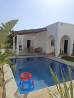 Av villa de 700m meublé avec piscine à hammamet