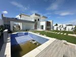 Une charmante villa de style moderne en cours de finition