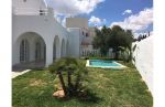 Une belle villa sur deux niveaux avec piscine sb