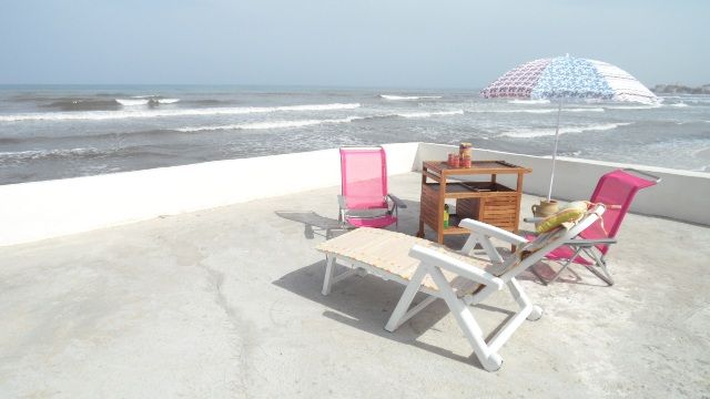 maison a vendre à sousse, terrasse les pieds dans l 'eau