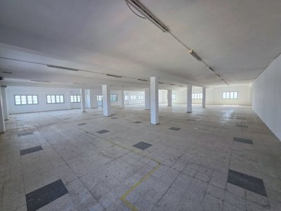 Industrial premises of 800 m² in Megrine