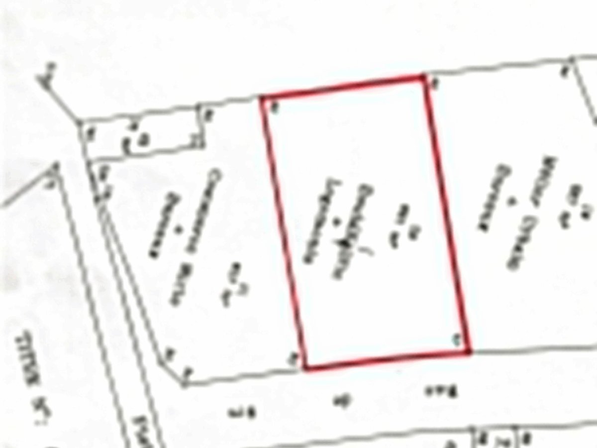 À VENDRE – Opportunité rare à Ariana : Terrain commercial avec lo