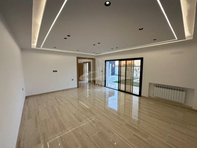 une charmante villa plein pieds avec piscine