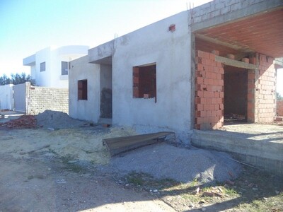 maison de 300m² non fini à hammamet sud