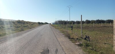 un hec sur la route goodronné