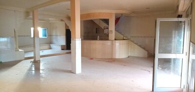 un local de 300m² bassbasia