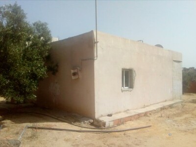 une maison de 900m² cloturé