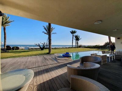 Villa SANTORIN Réferen:pieds dans l'eau