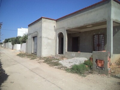 villa s+3 de 250m² pas loin de hammamet yasmine
