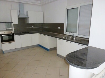 Bel appartement S+1 au RDC Résidence à 50 mètres de la plage