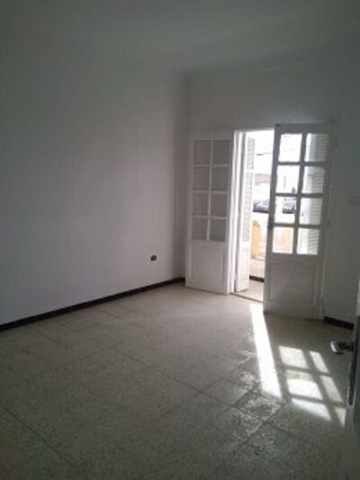 A vendre un appartement s+2 située au 1 étage dans un immeuble