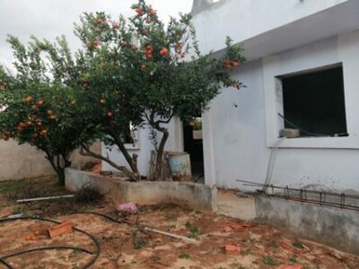 AV une maison inachevée a H ammamet