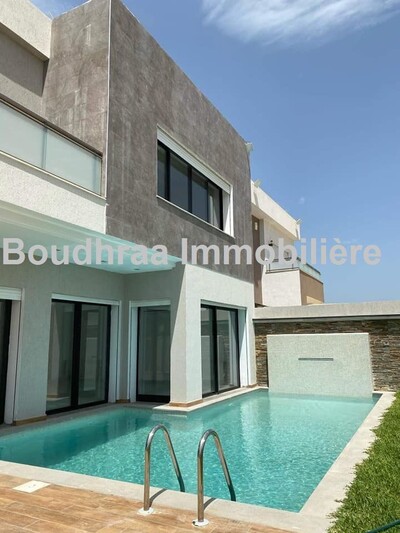 joli villa à vendre à la soukra