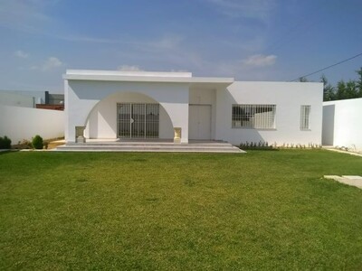 av superbe villa avec grand jardin