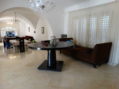 Villa LES ÉMIRSRéf:  location annuelle