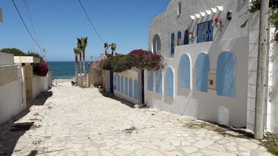 Rezdejardin S+1 de villa bord de mer Chott