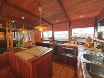 Bateau FLOTTANTRéf: location estivale