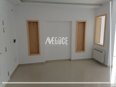 s+2 au 1 er étage 1 km de théâtre Hammamet