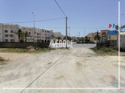 terrain à l'entrée de yasmine Hammamet
