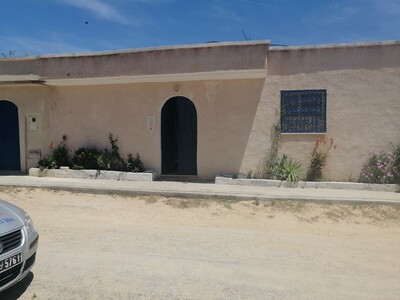 AV une belle maison avec garage et jardin à proximité Hammamet nd