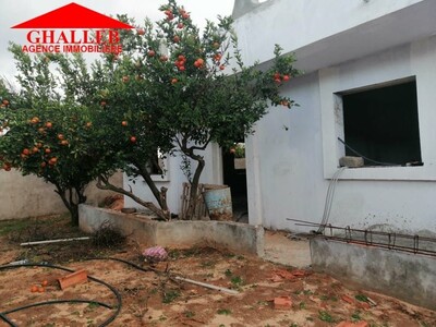 Une maison inachevée située a Hammamet nord a vendre R