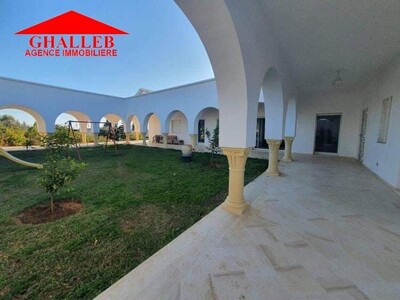 AV une belle VILLA à Hammamet sud Marwa