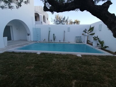 AV une belle villa à zone Ribat Hammamet m