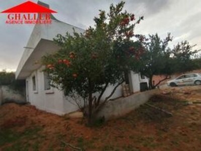AV UNE MAISON inachevée A Hammamet ran